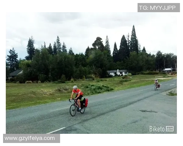 足球明星骑单车的精彩瞬间与趣味时刻全记录